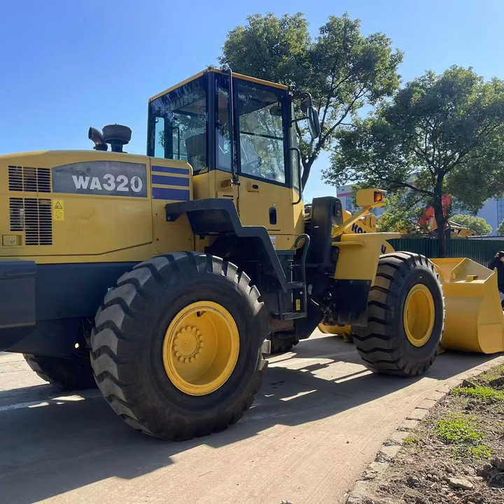 Used Komatsu WA320-5 Wheel Loader for Sale | Reliable Secondhand Construction Equipment with Export Support - Pá carregadora de rodas: foto 1 Used Komatsu WA320-5 Wheel Loader for Sale | Reliable Secondhand Construction Equipment with Export Support - Pá carregadora de rodas: foto 1