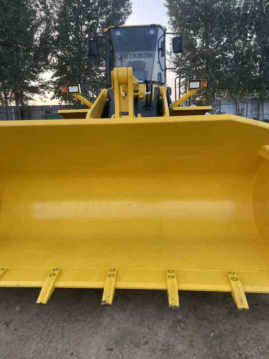 Used Komatsu WA380-3 Front Loader in Very Good Condition Strong Power komatsu 380 Wheel Loader Low Price Hot Sale - Pá carregadora de rodas: foto 3 Used Komatsu WA380-3 Front Loader in Very Good Condition Strong Power komatsu 380 Wheel Loader Low Price Hot Sale - Pá carregadora de rodas: foto 3
