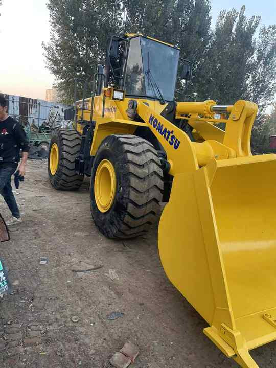 Used Komatsu WA380-3 Front Loader in Very Good Condition Strong Power komatsu 380 Wheel Loader Low Price Hot Sale - Pá carregadora de rodas: foto 2 Used Komatsu WA380-3 Front Loader in Very Good Condition Strong Power komatsu 380 Wheel Loader Low Price Hot Sale - Pá carregadora de rodas: foto 2