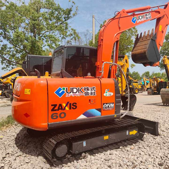Used Original Japan Brand Hitachi Zx60 Excavator for Sale - Escavadora de rastos: foto 1 Used Original Japan Brand Hitachi Zx60 Excavator for Sale - Escavadora de rastos: foto 1