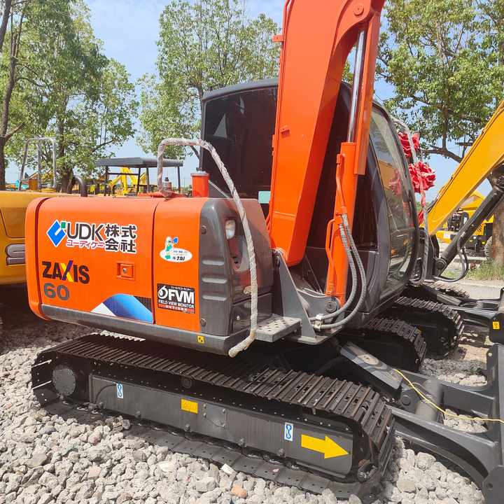 Used Original Japan Brand Hitachi Zx60 Excavator for Sale - Escavadora de rastos: foto 5 Used Original Japan Brand Hitachi Zx60 Excavator for Sale - Escavadora de rastos: foto 5