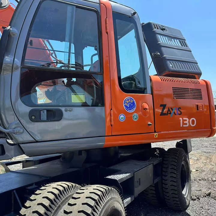 Used Wheel Excavator Hitachi ZX 130W Made in Japan 13ton Hitachi Zx130w Wheel Excavator Price Used Hitachi Zx130 Excavator SALE - Escavadeira de rodas: foto 1 Used Wheel Excavator Hitachi ZX 130W Made in Japan 13ton Hitachi Zx130w Wheel Excavator Price Used Hitachi Zx130 Excavator SALE - Escavadeira de rodas: foto 1