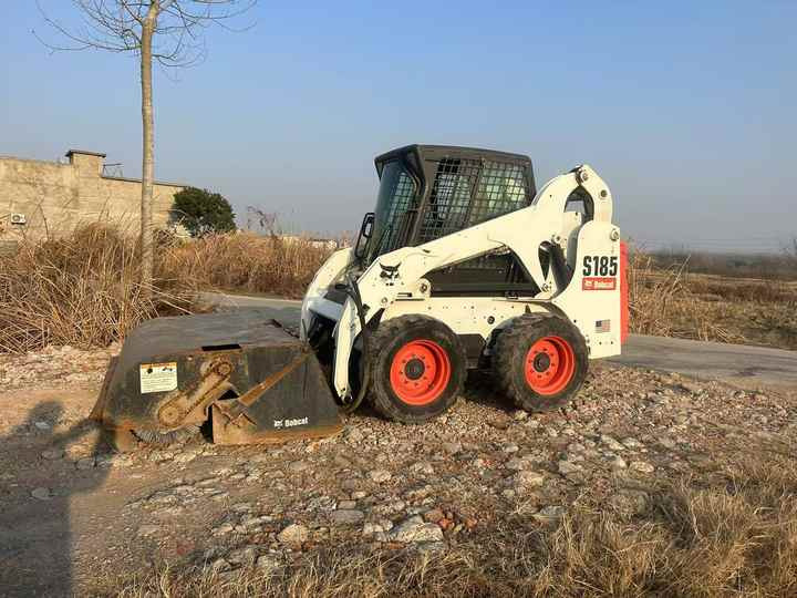 Used bobcat s185 skid steer loader on sale 100% excellent condition bobcat brand s185 s300 s550 s16 s18 skid steer sale - Mini pá carregadora: foto 5 Used bobcat s185 skid steer loader on sale 100% excellent condition bobcat brand s185 s300 s550 s16 s18 skid steer sale - Mini pá carregadora: foto 5