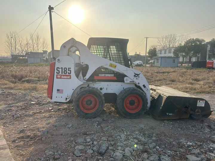 Used bobcat s185 skid steer loader on sale 100% excellent condition bobcat brand s185 s300 s550 s16 s18 skid steer sale - Mini pá carregadora: foto 3 Used bobcat s185 skid steer loader on sale 100% excellent condition bobcat brand s185 s300 s550 s16 s18 skid steer sale - Mini pá carregadora: foto 3