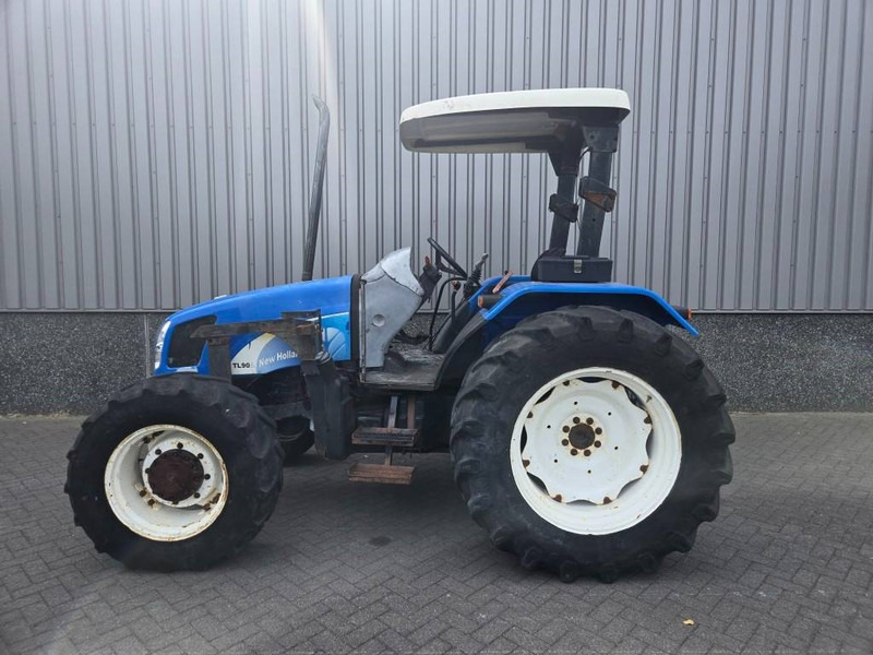 New Holland TL 90 A - Trator: foto 2 New Holland TL 90 A - Trator: foto 2