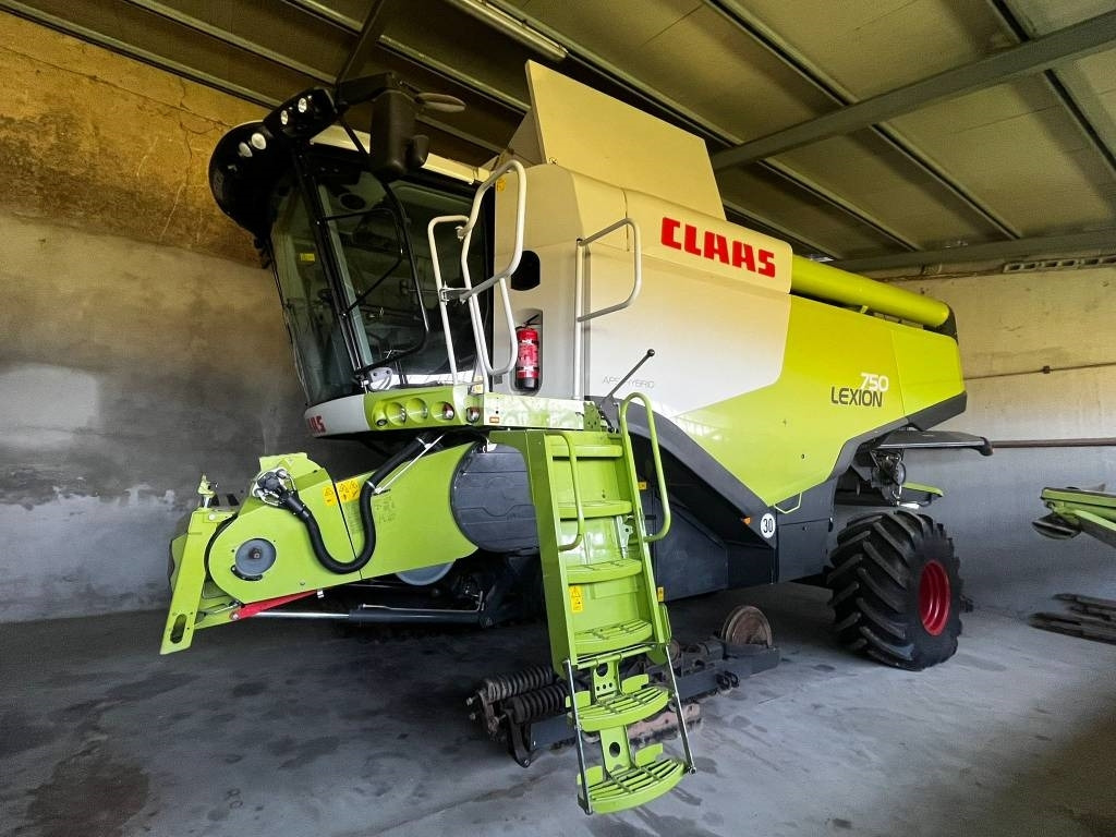 Claas LEXION 750 ACR - Ceifeira debulhadora: foto 1 Claas LEXION 750 ACR - Ceifeira debulhadora: foto 1