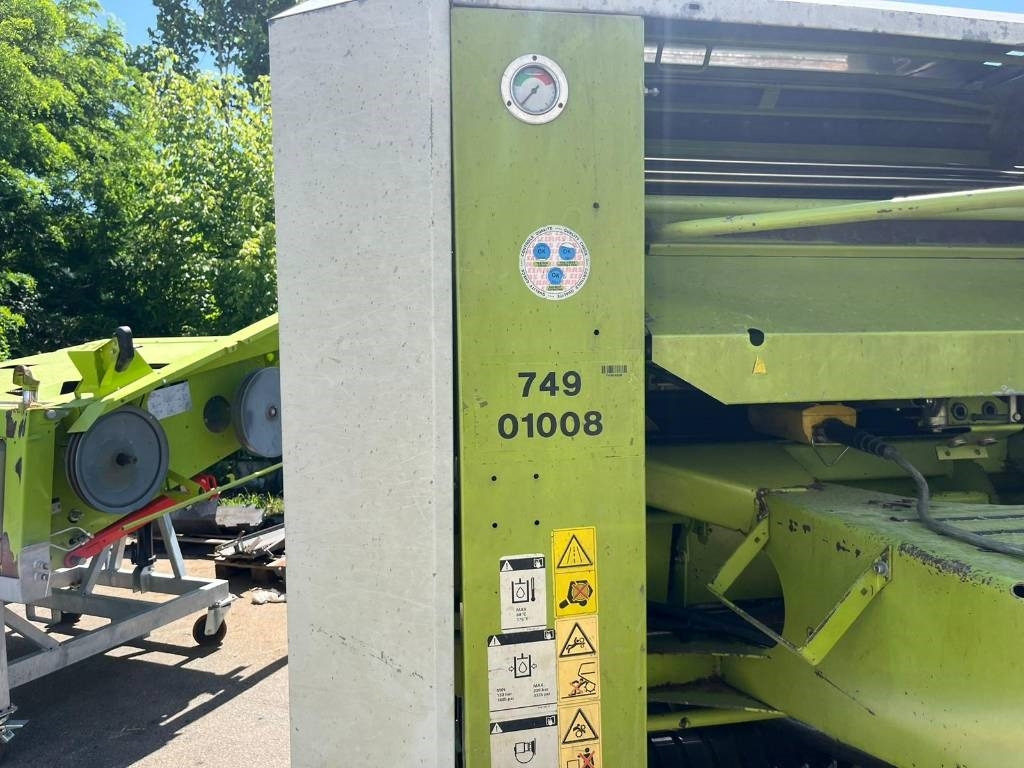 Claas Rollant 240 - Enfardadeira de fardos redondos: foto 2 Claas Rollant 240 - Enfardadeira de fardos redondos: foto 2