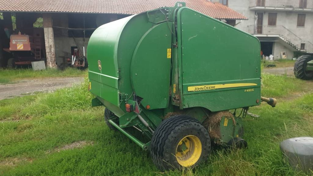 John Deere F 450 - Enfardadeira de fardos redondos: foto 1 John Deere F 450 - Enfardadeira de fardos redondos: foto 1