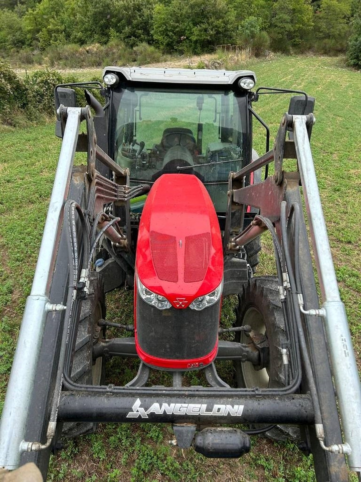 Massey Ferguson 5710 - Trator: foto 4 Massey Ferguson 5710 - Trator: foto 4