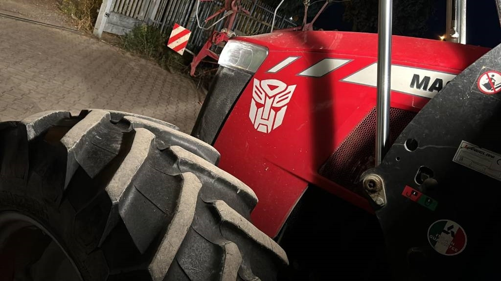 Massey Ferguson 5710 - Trator: foto 3 Massey Ferguson 5710 - Trator: foto 3