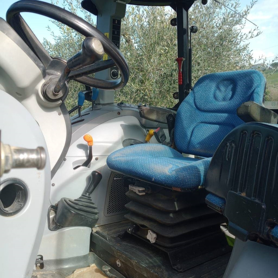 New Holland T 4.55 - Trator: foto 3 New Holland T 4.55 - Trator: foto 3