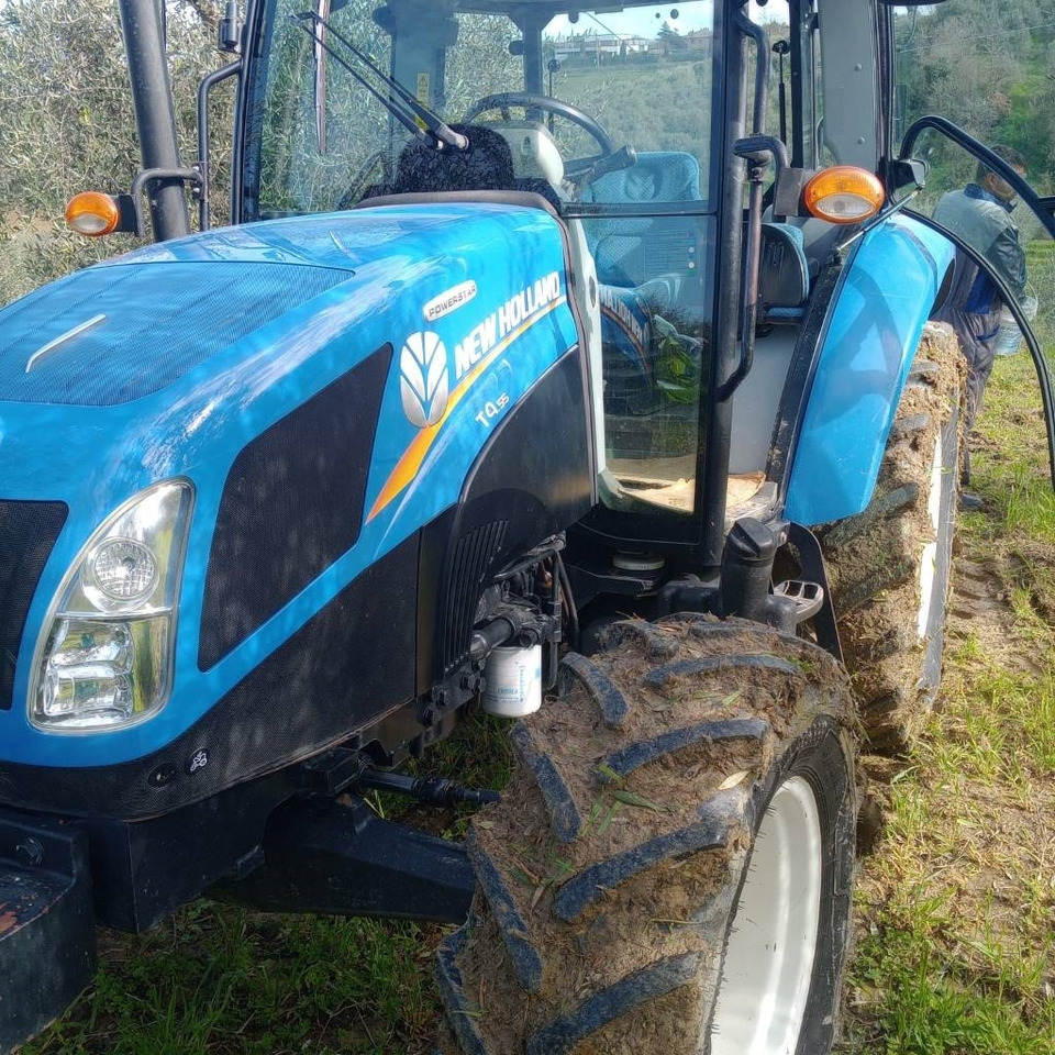 New Holland T 4.55 - Trator: foto 5 New Holland T 4.55 - Trator: foto 5