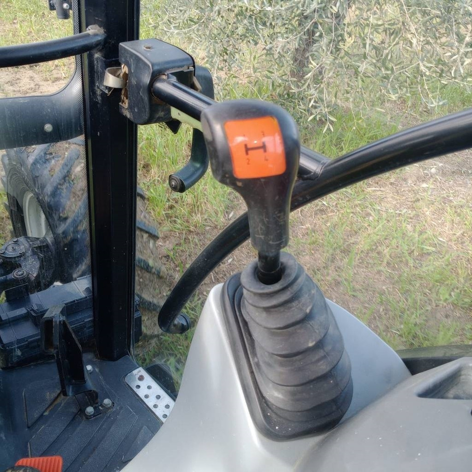 New Holland T 4.55 - Trator: foto 4 New Holland T 4.55 - Trator: foto 4