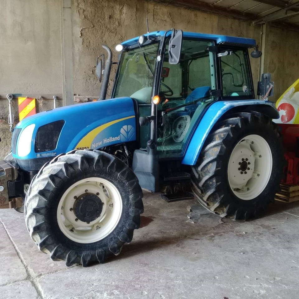 New Holland T 5050  - Trator: foto 1 New Holland T 5050  - Trator: foto 1