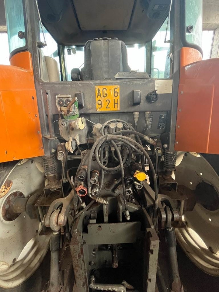 Renault Ares 640 RZ - Trator: foto 4 Renault Ares 640 RZ - Trator: foto 4
