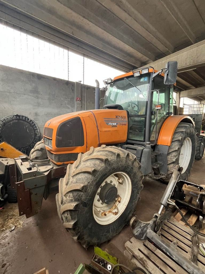 Renault Ares 640 RZ - Trator: foto 1 Renault Ares 640 RZ - Trator: foto 1
