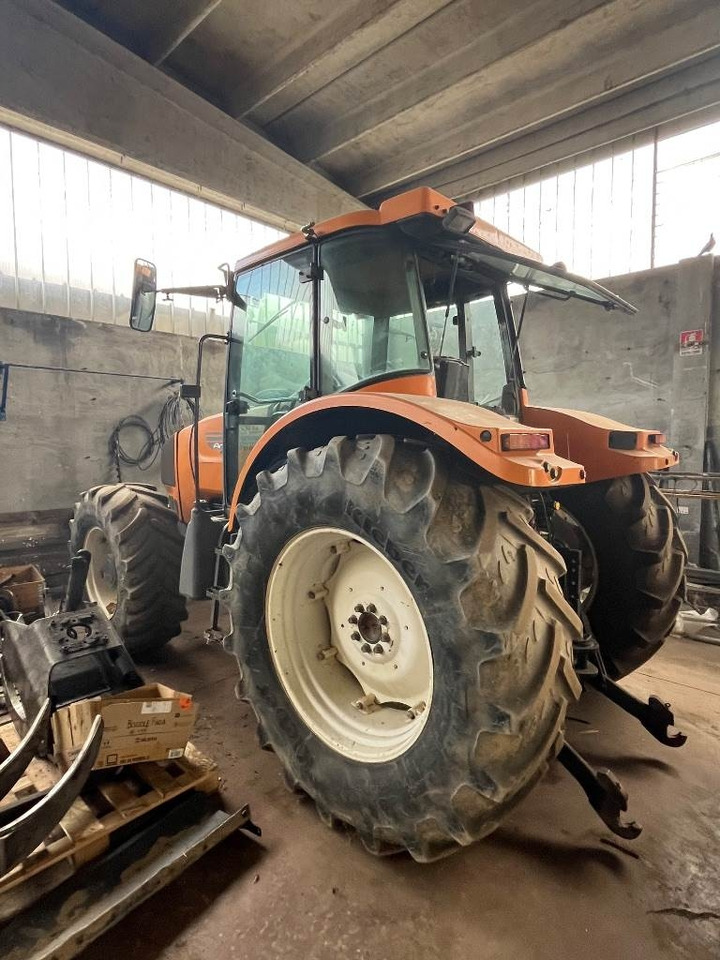 Renault Ares 640 RZ - Trator: foto 2 Renault Ares 640 RZ - Trator: foto 2