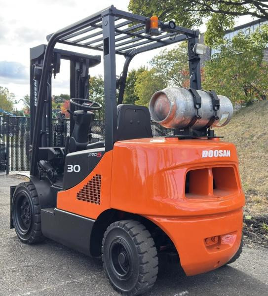 Doosan Chariot élévateur 3t gaz DOOSAN fenwick - Empilhador a gás: foto 2 Doosan Chariot élévateur 3t gaz DOOSAN fenwick - Empilhador a gás: foto 2