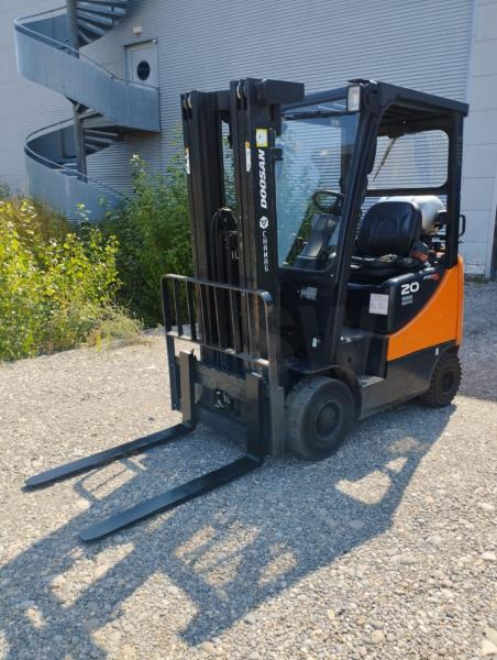 Doosan Chariot élévateur fenwick 2t gaz DOOSAN fenwick - Empilhador a gás: foto 2 Doosan Chariot élévateur fenwick 2t gaz DOOSAN fenwick - Empilhador a gás: foto 2