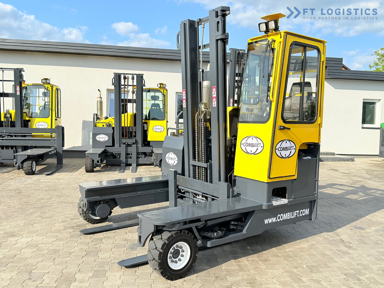 COMBILIFT C4000 / DIESEL / DUPLEX - 4100MM / FORK POSITIONER / ONLY 2951 MTH / LIKE NEW - Empilhador de 4 vias: foto 1 COMBILIFT C4000 / DIESEL / DUPLEX - 4100MM / FORK POSITIONER / ONLY 2951 MTH / LIKE NEW - Empilhador de 4 vias: foto 1