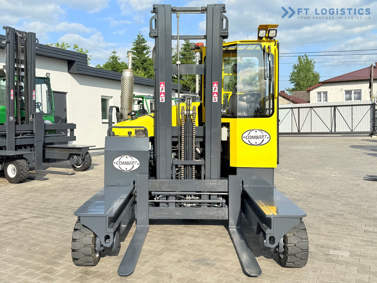 COMBILIFT C4000 / DIESEL / DUPLEX - 4100MM / FORK POSITIONER / ONLY 2951 MTH / LIKE NEW - Empilhador de 4 vias: foto 4 COMBILIFT C4000 / DIESEL / DUPLEX - 4100MM / FORK POSITIONER / ONLY 2951 MTH / LIKE NEW - Empilhador de 4 vias: foto 4