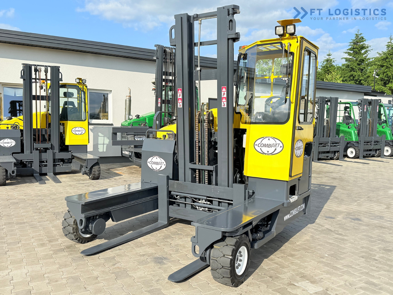 COMBILIFT C4000 / DIESEL / DUPLEX - 4100MM / FORK POSITIONER / ONLY 2951 MTH / LIKE NEW - Empilhador de 4 vias: foto 2 COMBILIFT C4000 / DIESEL / DUPLEX - 4100MM / FORK POSITIONER / ONLY 2951 MTH / LIKE NEW - Empilhador de 4 vias: foto 2