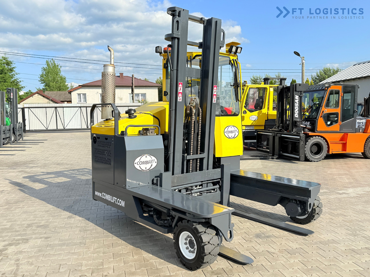 COMBILIFT C4000 / DIESEL / DUPLEX - 4100MM / FORK POSITIONER / ONLY 2951 MTH / LIKE NEW - Empilhador de 4 vias: foto 5 COMBILIFT C4000 / DIESEL / DUPLEX - 4100MM / FORK POSITIONER / ONLY 2951 MTH / LIKE NEW - Empilhador de 4 vias: foto 5