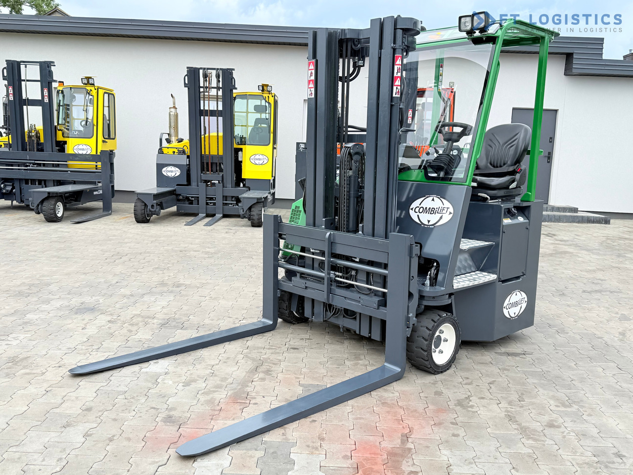 COMBILIFT CB3000 / DIESEL / TRIPLEX 4900MM / FREE LIFT / SIDESHIFT / FORK POSITIONER / 1500MM FORKS / LIKE NEW - Empilhador de 4 vias: foto 3 COMBILIFT CB3000 / DIESEL / TRIPLEX 4900MM / FREE LIFT / SIDESHIFT / FORK POSITIONER / 1500MM FORKS / LIKE NEW - Empilhador de 4 vias: foto 3
