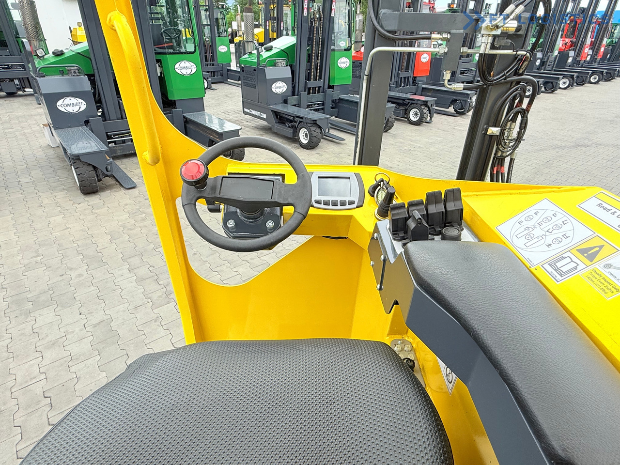 Empilhador de 4 vias novo COMBILIFT MR / ELECTRIC / TRIPLEX – 6000MM / FULL FREE LIFT / WIDE POSITIONER / FORK SIDESHIFT / ONLY 1400 HOURS / LIKE NEW: foto 41