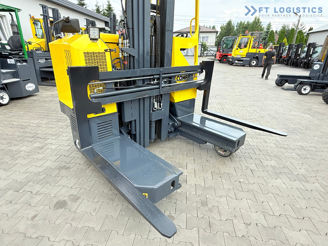 Empilhador de 4 vias novo COMBILIFT MR / ELECTRIC / TRIPLEX – 6000MM / FULL FREE LIFT / WIDE POSITIONER / FORK SIDESHIFT / ONLY 1400 HOURS / LIKE NEW: foto 47