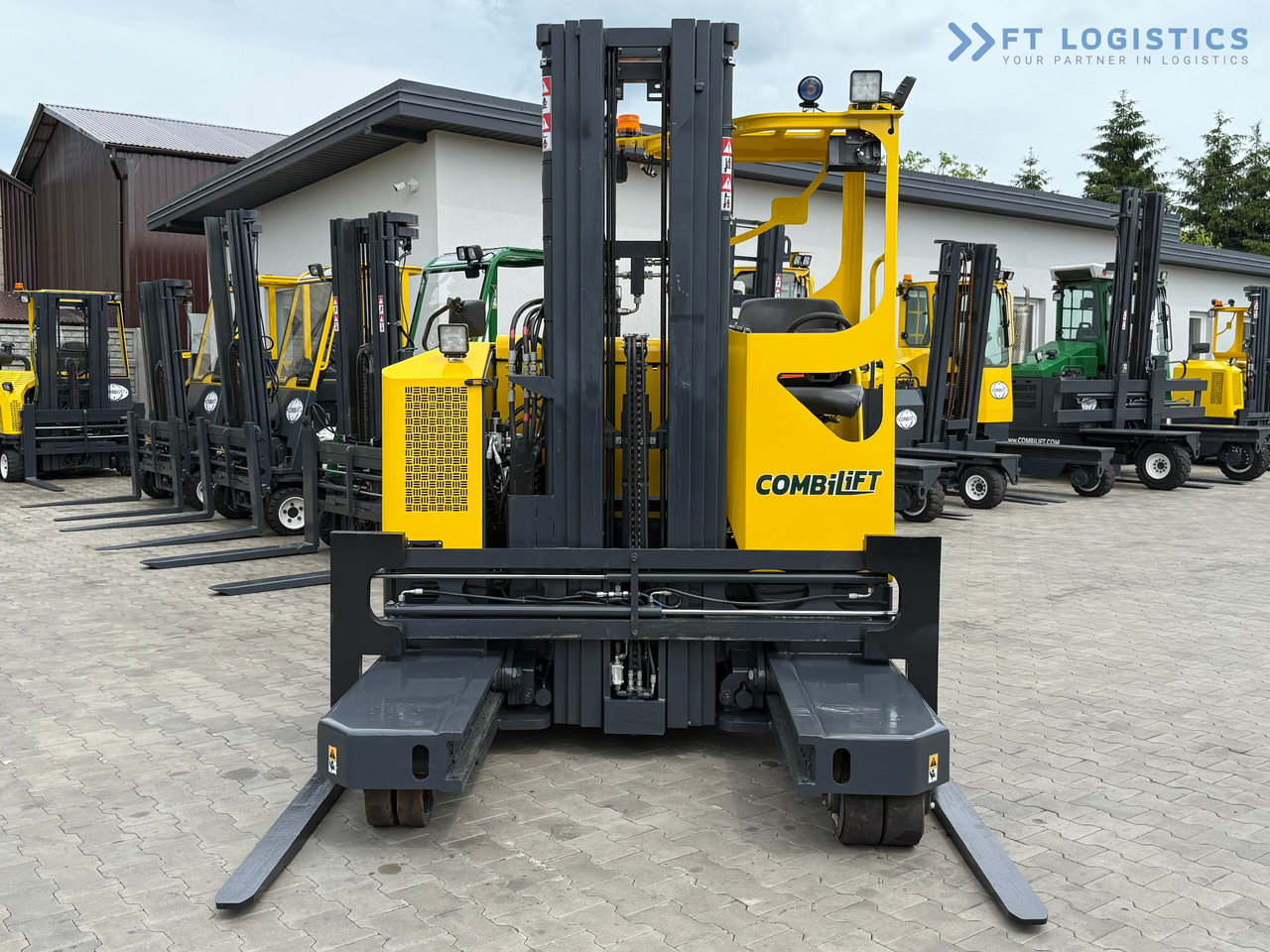 COMBILIFT MR / ELECTRIC / TRIPLEX – 6000MM / FULL FREE LIFT / WIDE POSITIONER / FORK SIDESHIFT / ONLY 1400 HOURS / LIKE NEW - Empilhador de 4 vias: foto 3 COMBILIFT MR / ELECTRIC / TRIPLEX – 6000MM / FULL FREE LIFT / WIDE POSITIONER / FORK SIDESHIFT / ONLY 1400 HOURS / LIKE NEW - Empilhador de 4 vias: foto 3