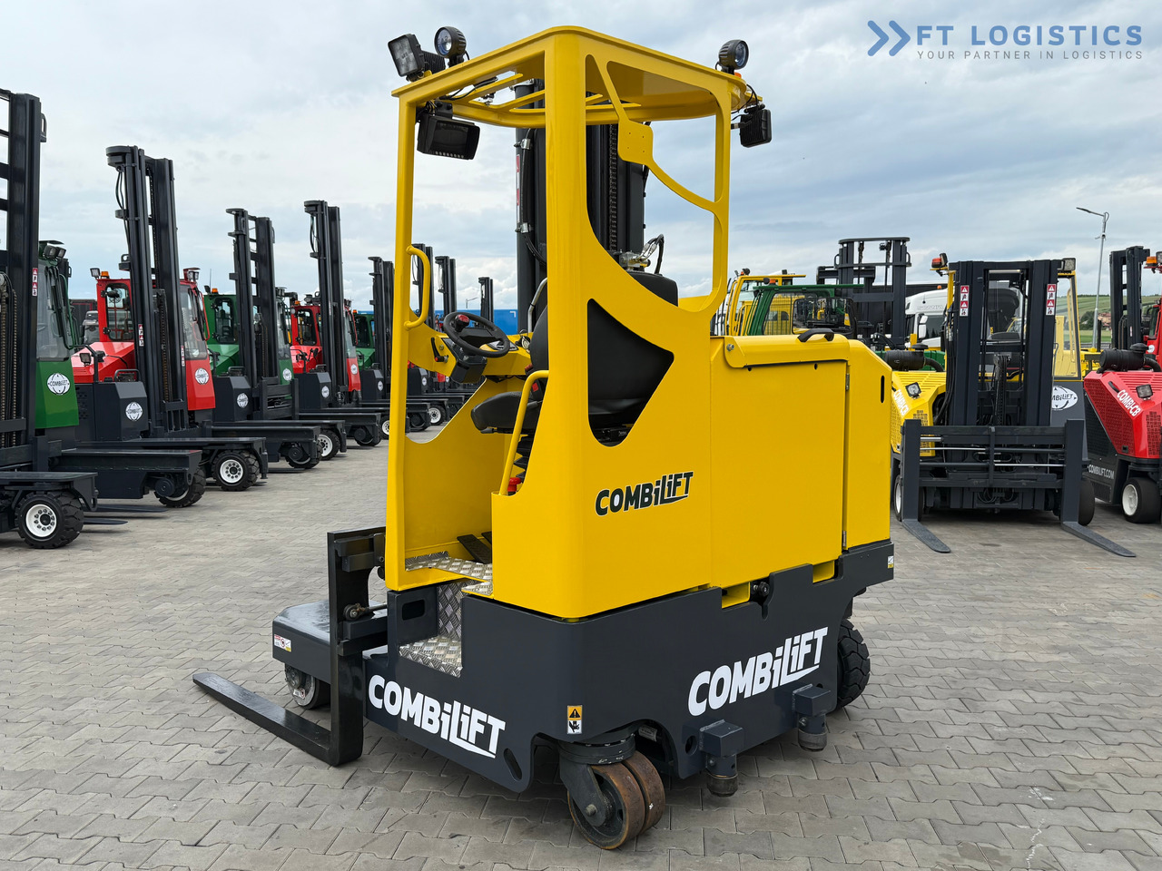 Empilhador de 4 vias novo COMBILIFT MR / ELECTRIC / TRIPLEX – 6000MM / FULL FREE LIFT / WIDE POSITIONER / FORK SIDESHIFT / ONLY 1400 HOURS / LIKE NEW: foto 9