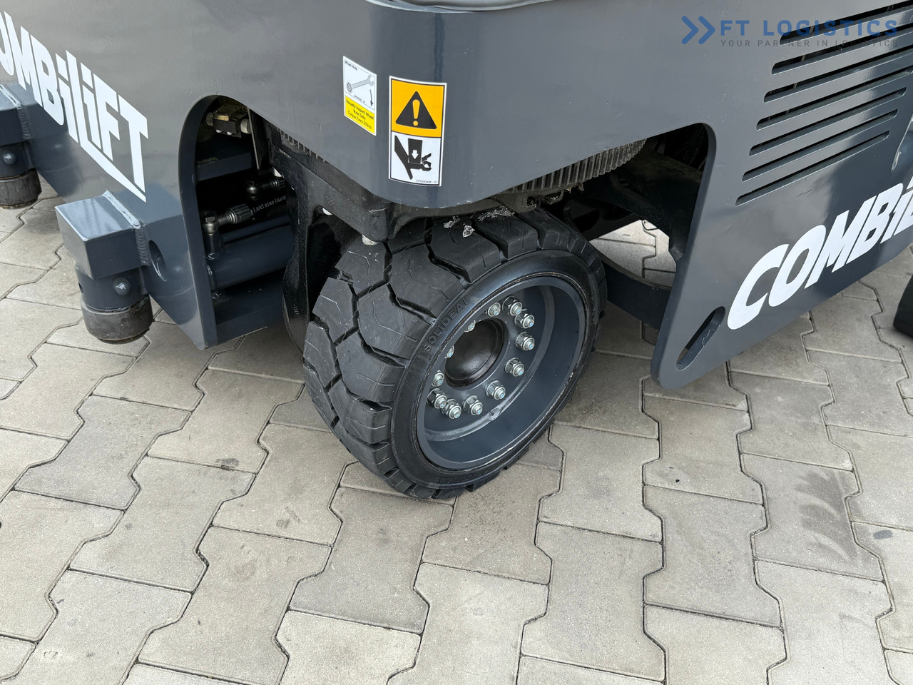 Empilhador de 4 vias novo COMBILIFT MR / ELECTRIC / TRIPLEX – 6000MM / FULL FREE LIFT / WIDE POSITIONER / FORK SIDESHIFT / ONLY 1400 HOURS / LIKE NEW: foto 6
