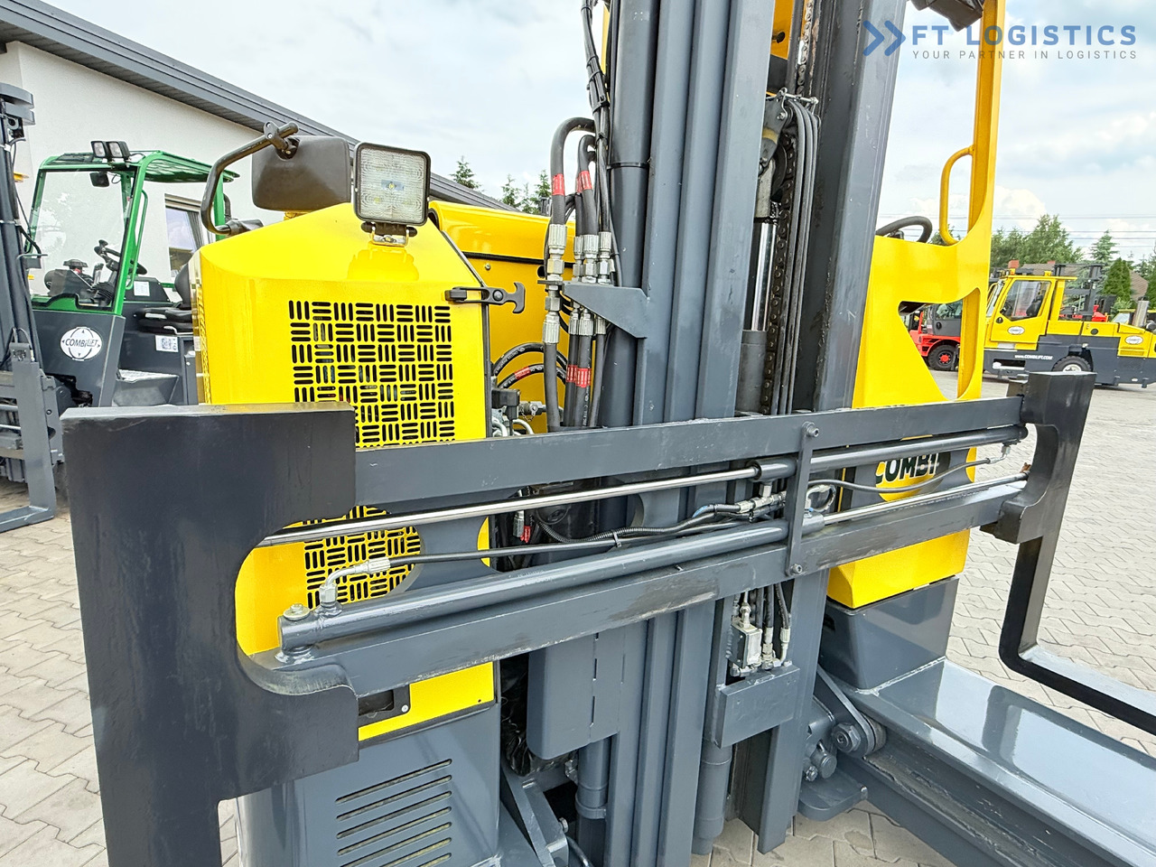 Empilhador de 4 vias novo COMBILIFT MR / ELECTRIC / TRIPLEX – 6000MM / FULL FREE LIFT / WIDE POSITIONER / FORK SIDESHIFT / ONLY 1400 HOURS / LIKE NEW: foto 48