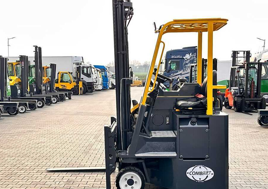 Combilift C2500CB / DUPLEX / 4100MM / DIESEL / FREE LIFT / FORK POSITIONER / SIDE SHIFT / LIKE NEW - Empilhador de 4 vias: foto 3 Combilift C2500CB / DUPLEX / 4100MM / DIESEL / FREE LIFT / FORK POSITIONER / SIDE SHIFT / LIKE NEW - Empilhador de 4 vias: foto 3