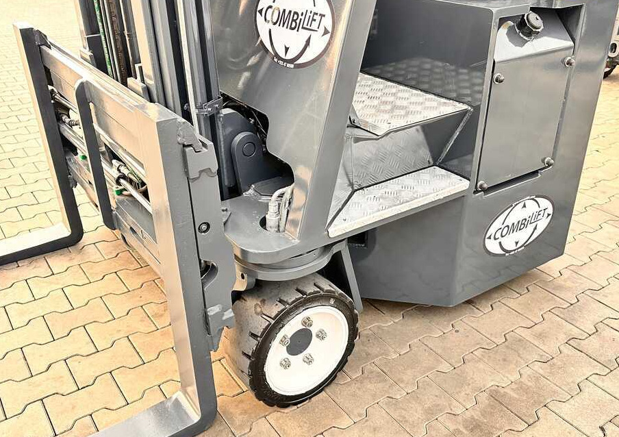 Combilift C2500CB / DUPLEX / 4100MM / DIESEL / FREE LIFT / FORK POSITIONER / SIDE SHIFT / LIKE NEW - Empilhador de 4 vias: foto 4 Combilift C2500CB / DUPLEX / 4100MM / DIESEL / FREE LIFT / FORK POSITIONER / SIDE SHIFT / LIKE NEW - Empilhador de 4 vias: foto 4