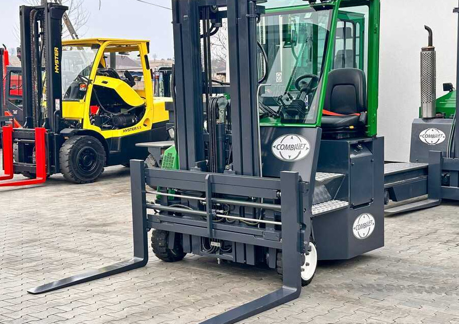Combilift C2500CB / TRIPLEX / DIESEL / 4900MM / FREE LIFT / POSITIONER 1720MM / LIKE NEW - Empilhador de 4 vias: foto 2 Combilift C2500CB / TRIPLEX / DIESEL / 4900MM / FREE LIFT / POSITIONER 1720MM / LIKE NEW - Empilhador de 4 vias: foto 2