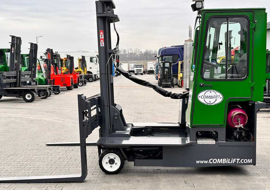 Empilhador de 4 vias Combilift C3000 / 4100 MM / 3 TONS / PLATFORM / 1939 MTH / LPG / LIKE NEW: foto 11