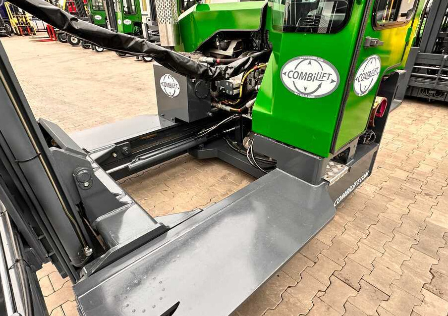 Empilhador de 4 vias Combilift C3000 / 4100 MM / 3 TONS / PLATFORM / 1939 MTH / LPG / LIKE NEW: foto 9