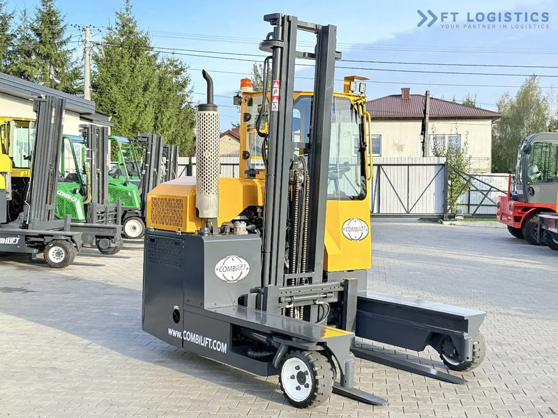 Combilift C3000 / GAS / DUPLEX 4500MM / ONLY 3096 HOURS / FORK SIDE SHIFT / FULL CABIN / EXCELLENT CONDITION / Wide range of four-way and - Empilhador de 4 vias: foto 5 Combilift C3000 / GAS / DUPLEX 4500MM / ONLY 3096 HOURS / FORK SIDE SHIFT / FULL CABIN / EXCELLENT CONDITION / Wide range of four-way and - Empilhador de 4 vias: foto 5