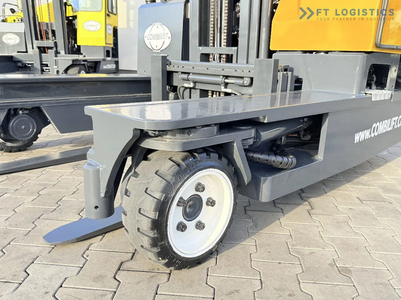 Combilift C3000 / GAS / DUPLEX 4500MM / ONLY 3096 HOURS / FORK SIDE SHIFT / FULL CABIN / EXCELLENT CONDITION / Wide range of four-way and - Empilhador de 4 vias: foto 4 Combilift C3000 / GAS / DUPLEX 4500MM / ONLY 3096 HOURS / FORK SIDE SHIFT / FULL CABIN / EXCELLENT CONDITION / Wide range of four-way and - Empilhador de 4 vias: foto 4