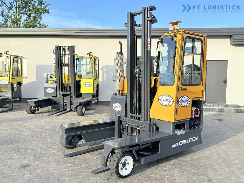 Combilift C3000 / GAS / DUPLEX 4500MM / ONLY 3096 HOURS / FORK SIDE SHIFT / FULL CABIN / EXCELLENT CONDITION / Wide range of four-way and - Empilhador de 4 vias: foto 1 Combilift C3000 / GAS / DUPLEX 4500MM / ONLY 3096 HOURS / FORK SIDE SHIFT / FULL CABIN / EXCELLENT CONDITION / Wide range of four-way and - Empilhador de 4 vias: foto 1