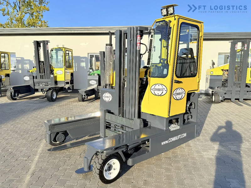 Combilift C3000 / GAS / TRIPLEX 4900MM / FREE LIFT / FORK POSITIONER / FULL CABIN / EXCELLENT CONDITION / Wide range of four-way and side - Empilhador de 4 vias: foto 1 Combilift C3000 / GAS / TRIPLEX 4900MM / FREE LIFT / FORK POSITIONER / FULL CABIN / EXCELLENT CONDITION / Wide range of four-way and side - Empilhador de 4 vias: foto 1