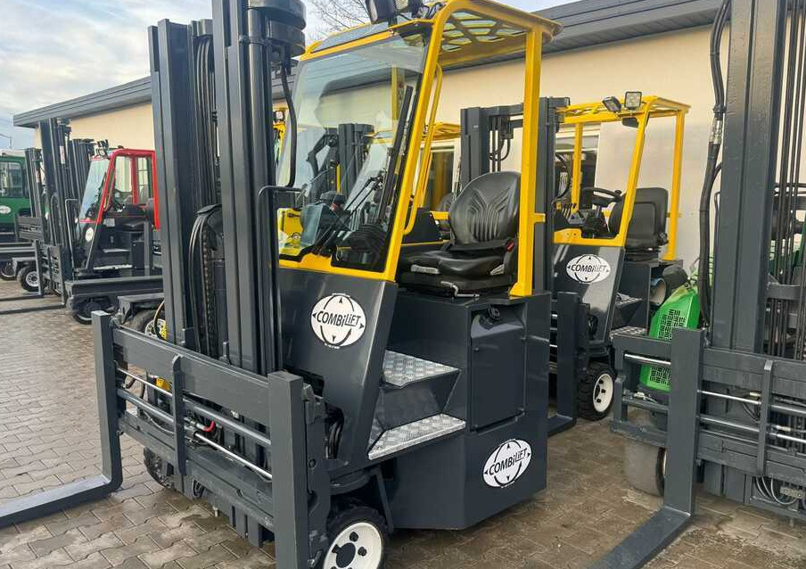 Combilift C3000CB -DIESEL- Only 6117 hours - Empilhador de 4 vias: foto 1 Combilift C3000CB -DIESEL- Only 6117 hours - Empilhador de 4 vias: foto 1