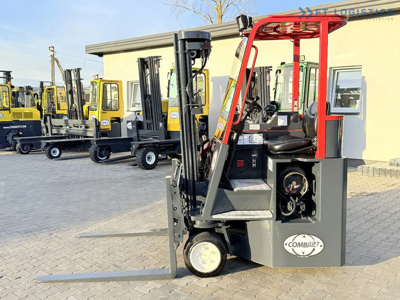 Combilift C3000CB / GAS / TRIPLEX 4900MM / FREE LIFT / SIDE SHIFT / FORK POSITIONER / EXCELLENT CONDITION / Wide range of four-way and sid - Empilhador de 4 vias: foto 2 Combilift C3000CB / GAS / TRIPLEX 4900MM / FREE LIFT / SIDE SHIFT / FORK POSITIONER / EXCELLENT CONDITION / Wide range of four-way and sid - Empilhador de 4 vias: foto 2