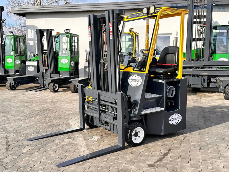 Combilift C3000CB / LPG / TRIPLEX / 4900MM / FREE LIFT / POSITIONER / LIKE NEW C3000CB / LPG / TRIPLEX / 4900MM / FREE LIFT / POSITIONER / - Empilhador de 4 vias: foto 2 Combilift C3000CB / LPG / TRIPLEX / 4900MM / FREE LIFT / POSITIONER / LIKE NEW C3000CB / LPG / TRIPLEX / 4900MM / FREE LIFT / POSITIONER / - Empilhador de 4 vias: foto 2