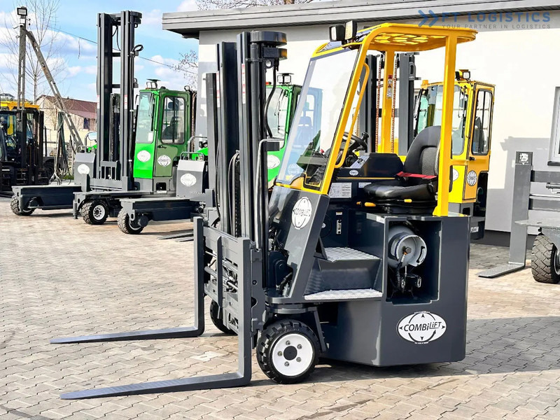 Combilift C3000CB / LPG / TRIPLEX / 4900MM / FREE LIFT / POSITIONER / LIKE NEW C3000CB / LPG / TRIPLEX / 4900MM / FREE LIFT / POSITIONER / - Empilhador de 4 vias: foto 3 Combilift C3000CB / LPG / TRIPLEX / 4900MM / FREE LIFT / POSITIONER / LIKE NEW C3000CB / LPG / TRIPLEX / 4900MM / FREE LIFT / POSITIONER / - Empilhador de 4 vias: foto 3