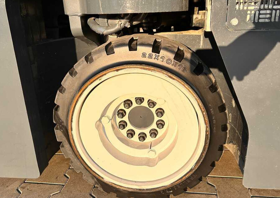 Empilhador de 4 vias Combilift C3000CB / LPG / TRIPLEX - 4900MM / LPG / FREE LIFT / POSITIONER / FORK SIDE SHIFT / ONLY 7454 MTH / LIKE NEW: foto 26