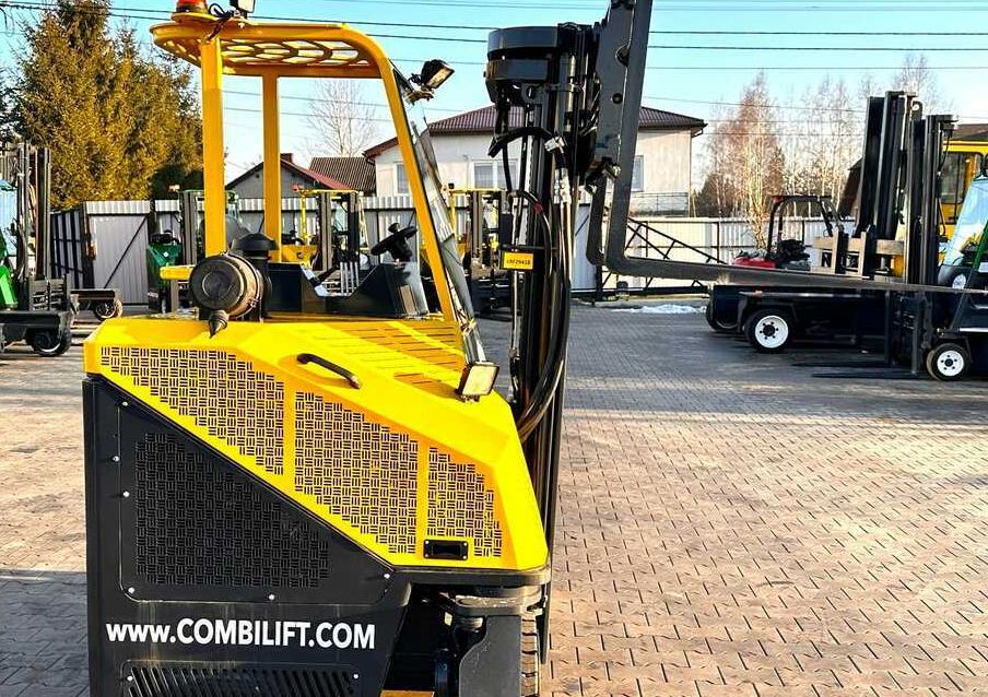 Empilhador de 4 vias Combilift C3000CB / LPG / TRIPLEX - 4900MM / LPG / FREE LIFT / POSITIONER / FORK SIDE SHIFT / ONLY 7454 MTH / LIKE NEW: foto 11
