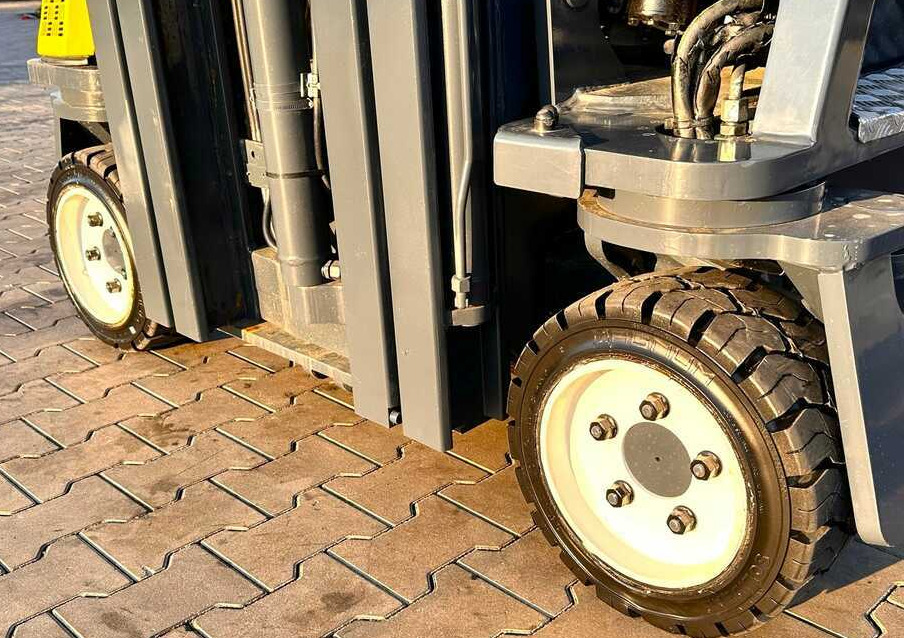 Empilhador de 4 vias Combilift C3000CB / LPG / TRIPLEX - 4900MM / LPG / FREE LIFT / POSITIONER / FORK SIDE SHIFT / ONLY 7454 MTH / LIKE NEW: foto 8